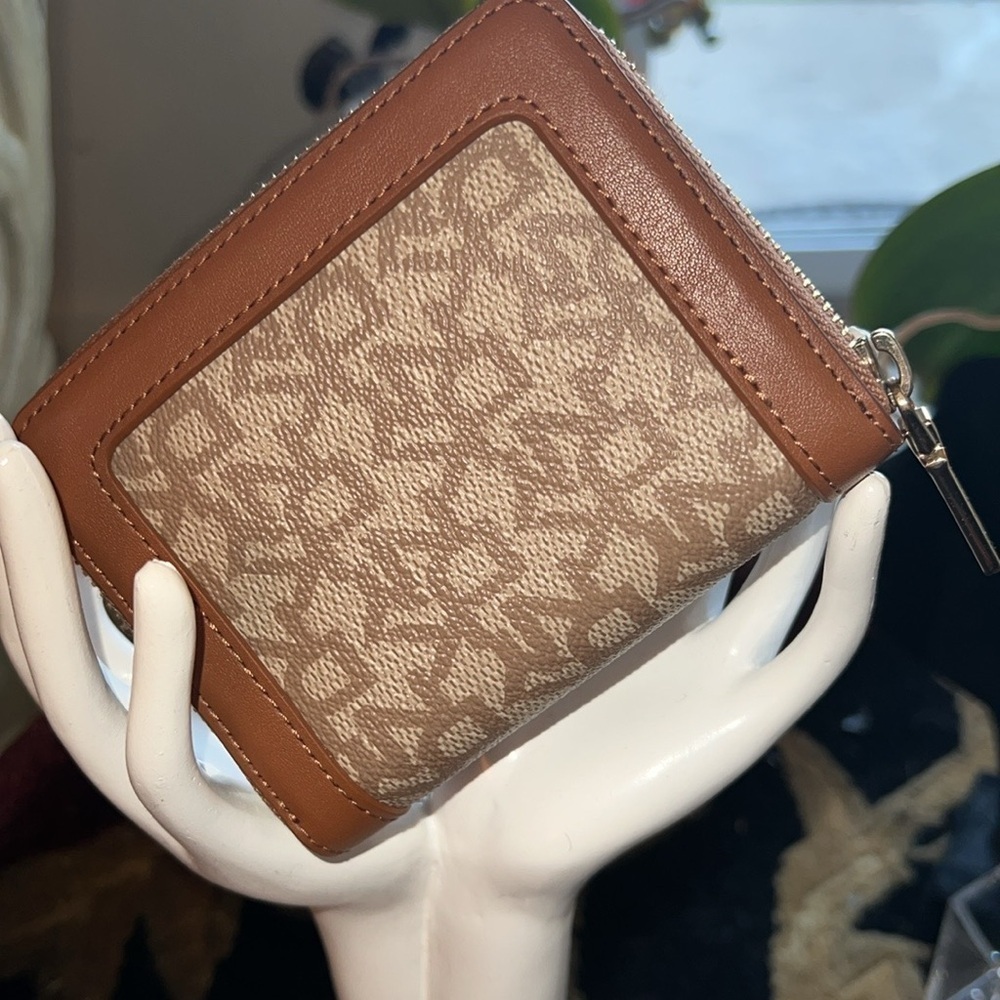DKNY Women’s Monogram Zip Around Wallet 6 Place Credit Card Zip Coin Holder NEW